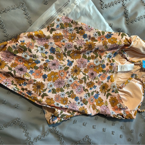 Cupshe Escaping Dizty Square Neck One piece. Size Large. - Picture 2 of 3